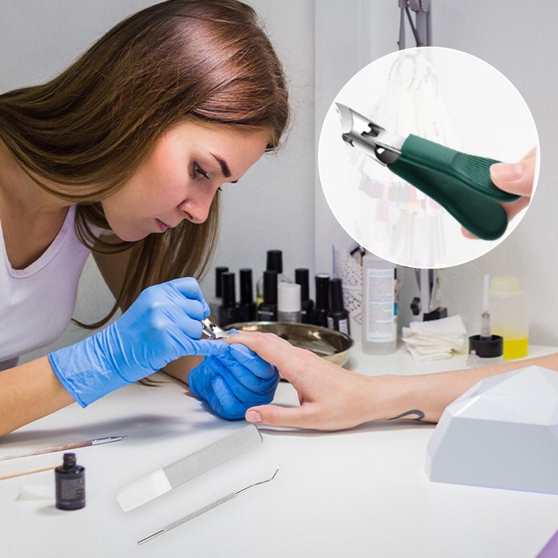 Drei Sets von Nagelknipsern mit Adlerkrallen und abgeschrägten Klingen